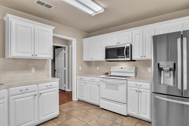 5 Oak Run, White Oak, TX 75693