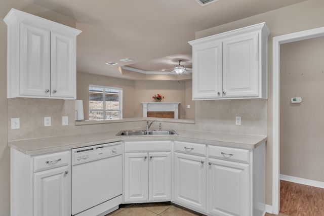 5 Oak Run, White Oak, TX 75693