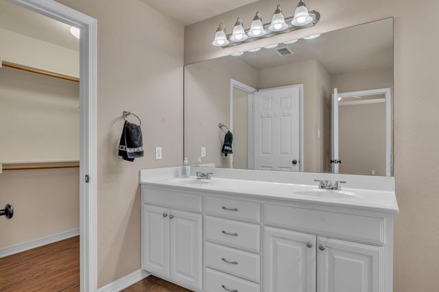 5 Oak Run, White Oak, TX 75693