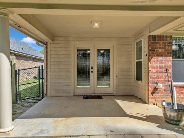 5 Oak Run, White Oak, TX 75693