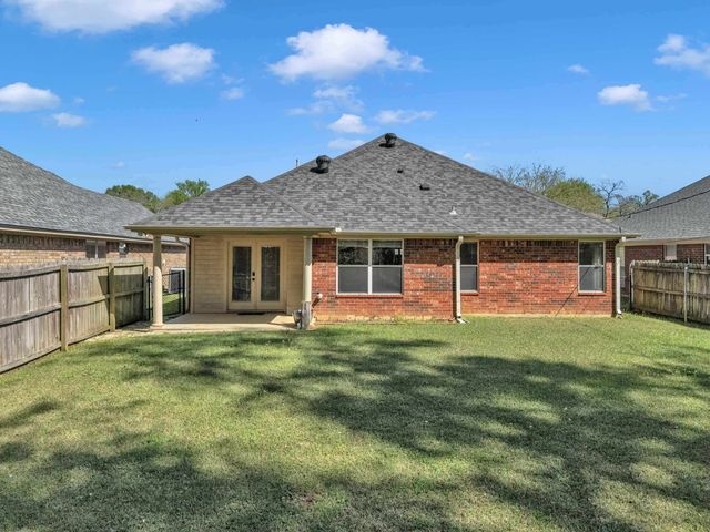 5 Oak Run, White Oak, TX 75693