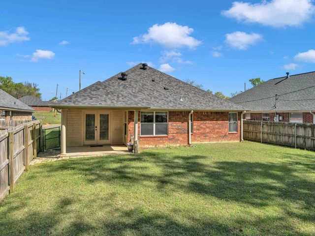 5 Oak Run, White Oak, TX 75693