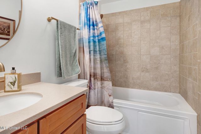 1200 Beach Drive, 1203, Gulfport, MS 39507
