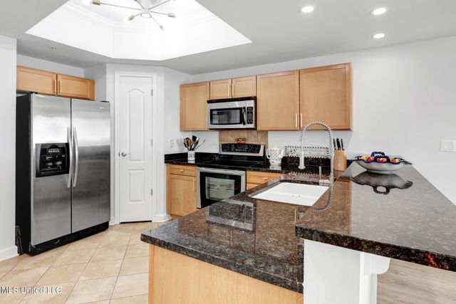 1200 Beach Drive, 1203, Gulfport, MS 39507