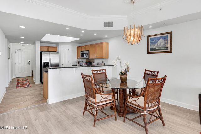 1200 Beach Drive, 1203, Gulfport, MS 39507