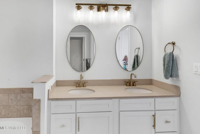 1200 Beach Drive, 1203, Gulfport, MS 39507