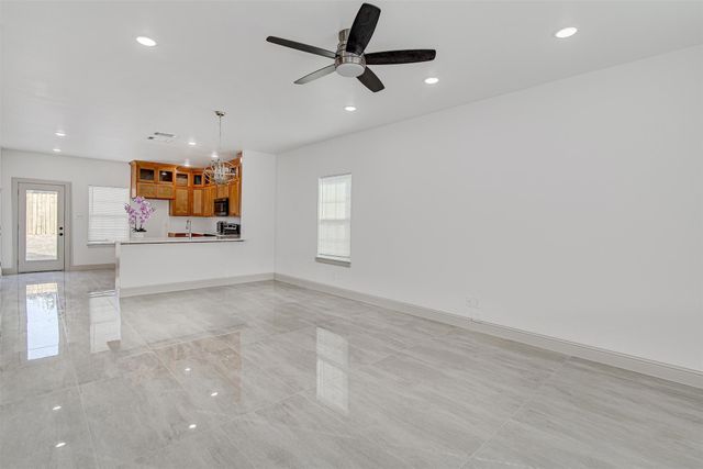 3155 N Glen Garden Drive N 3155, Fort Worth, TX 76119