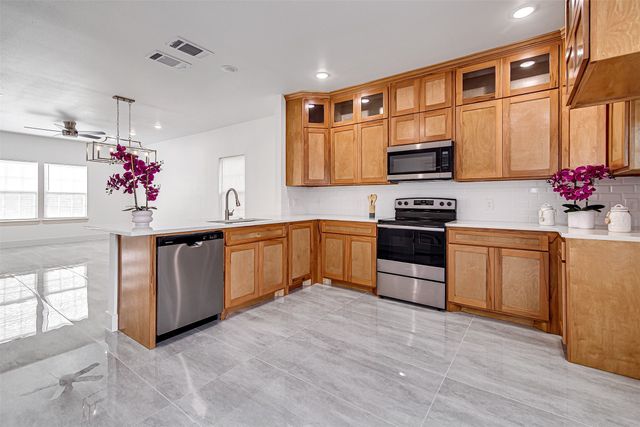 3155 N Glen Garden Drive N 3155, Fort Worth, TX 76119