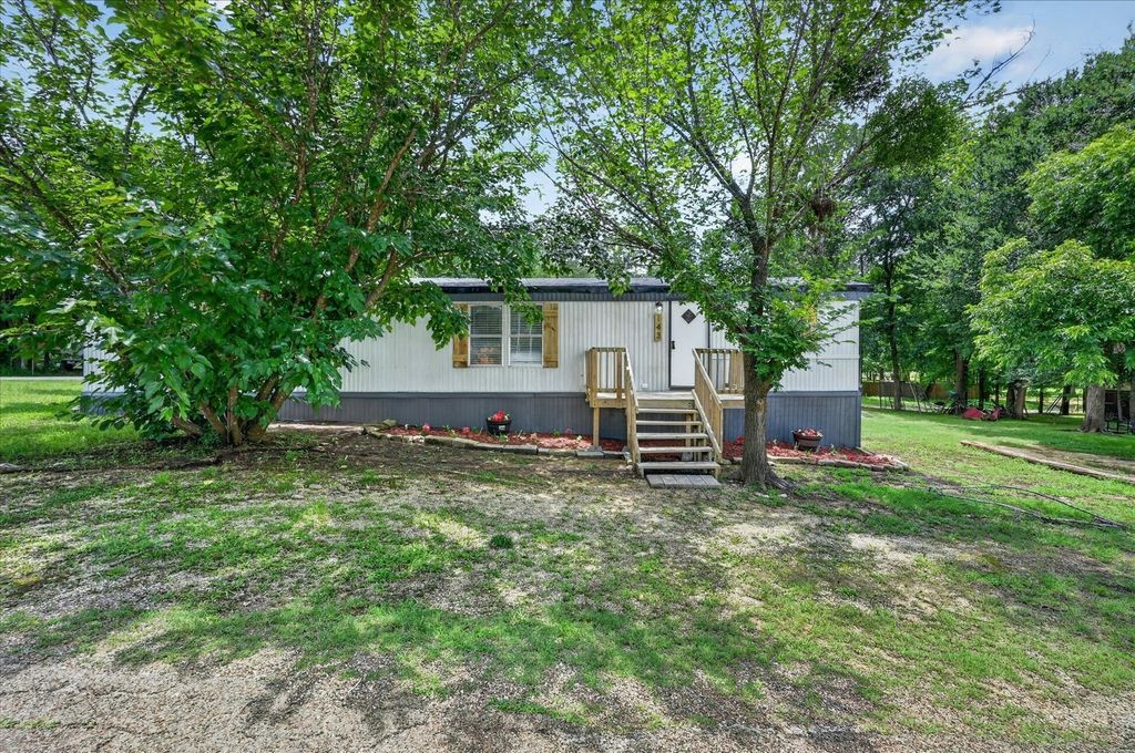 143 White Oak Street, Alvarado, TX 76009