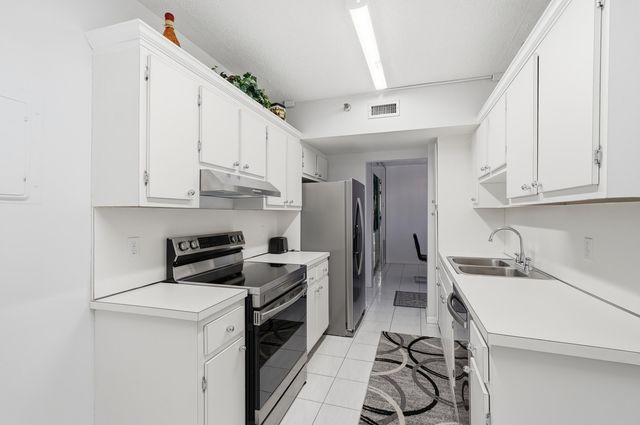 3850 Washington Street 1003, Hollywood, FL 33021