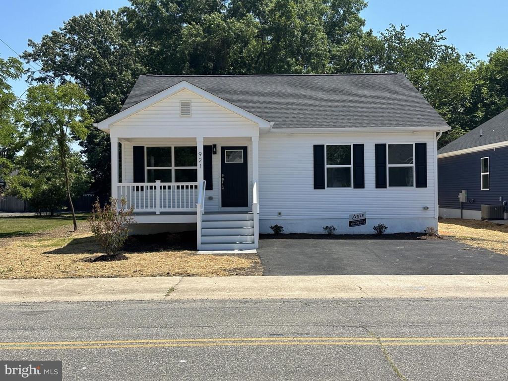 921 JACKSON ST, Colonial Beach, VA 22443