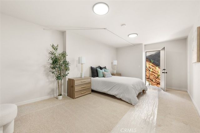 7426 Mulholland Drive, Los Angeles, CA 90046