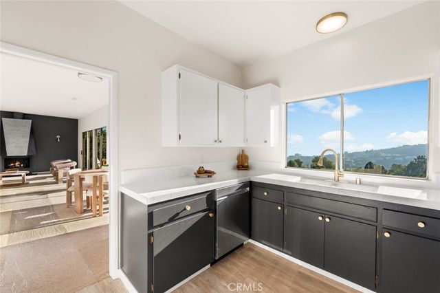 7426 Mulholland Drive, Los Angeles, CA 90046