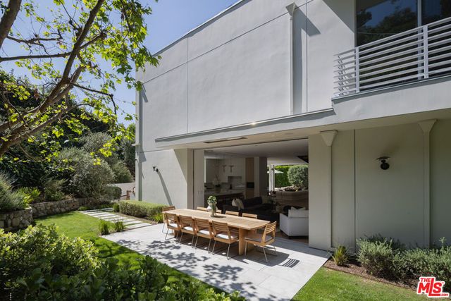 9011 Alto Cedro Drive, Beverly Hills, CA 90210