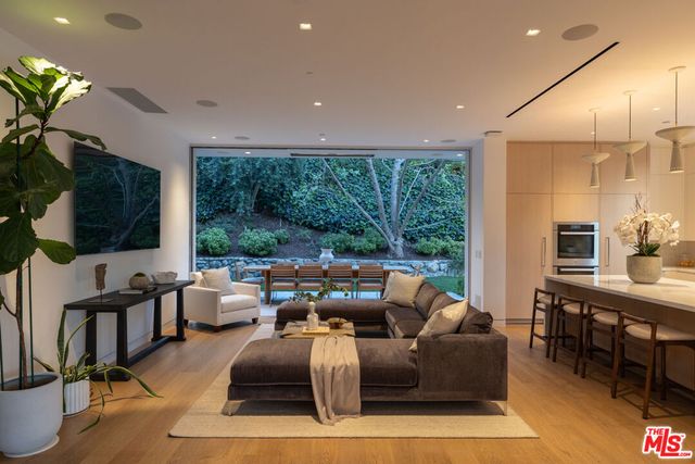 9011 Alto Cedro Drive, Beverly Hills, CA 90210