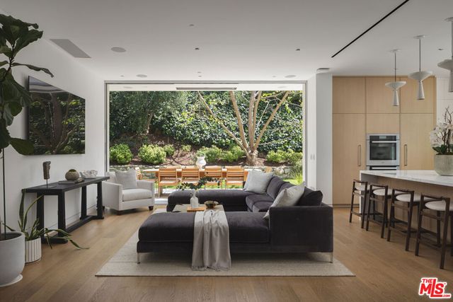 9011 Alto Cedro Drive, Beverly Hills, CA 90210