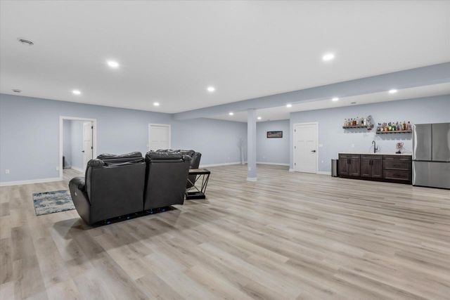 N57W19691 Holly COURT, Menomonee Falls, WI 53051