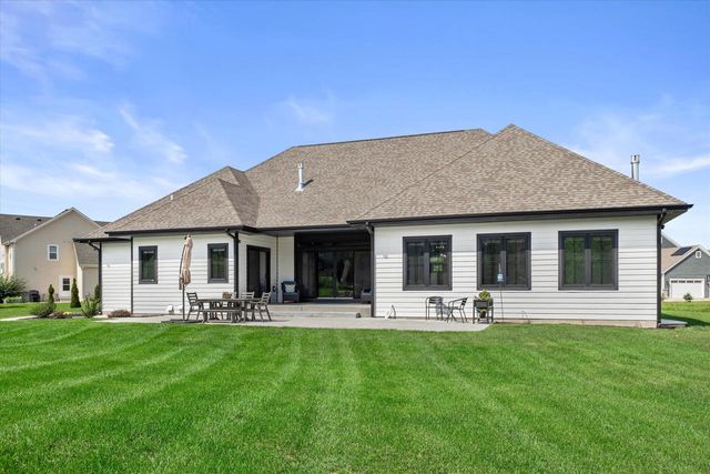 N57W19691 Holly COURT, Menomonee Falls, WI 53051