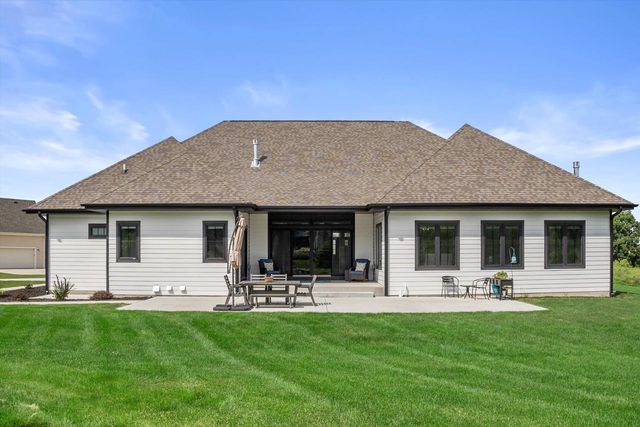 N57W19691 Holly COURT, Menomonee Falls, WI 53051