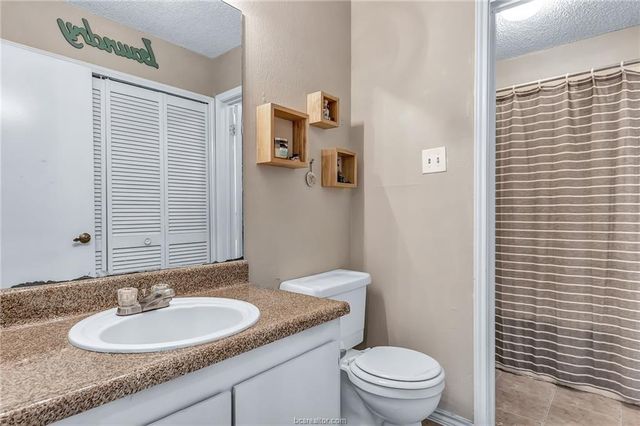 400 Fall Circle A-D, College Station, TX 77840