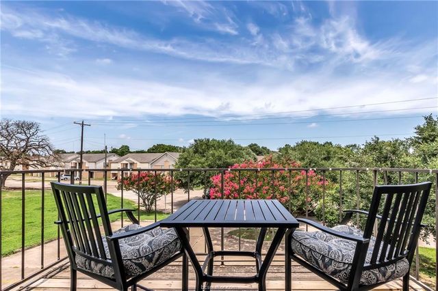 400 Fall Circle A-D, College Station, TX 77840