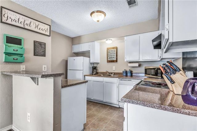 400 Fall Circle A-D, College Station, TX 77840