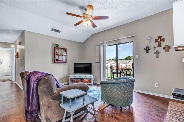400 Fall Circle A-D, College Station, TX 77840