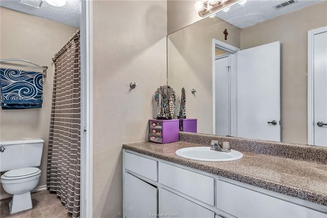 400 Fall Circle A-D, College Station, TX 77840