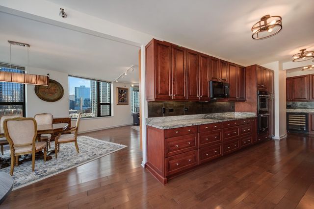 501 N Clinton Street 903, Chicago, IL 60654