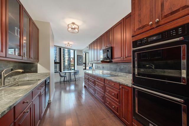 501 N Clinton Street 903, Chicago, IL 60654