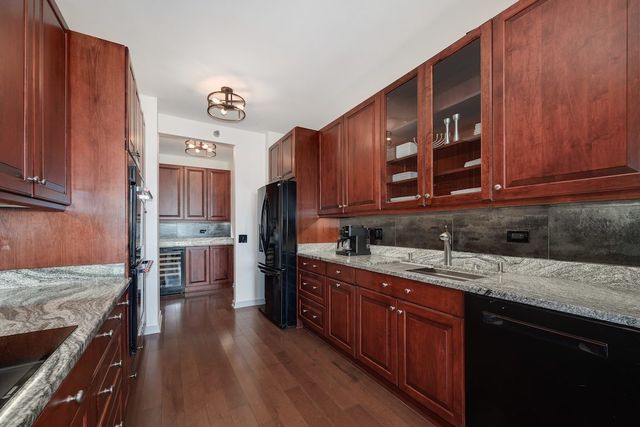 501 N Clinton Street 903, Chicago, IL 60654