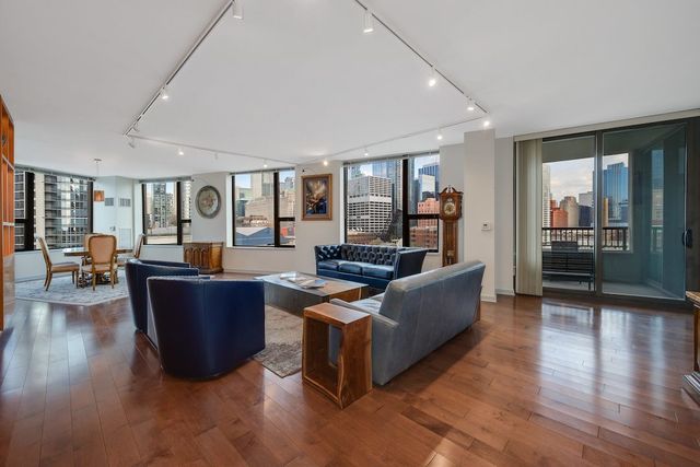 501 N Clinton Street 903, Chicago, IL 60654