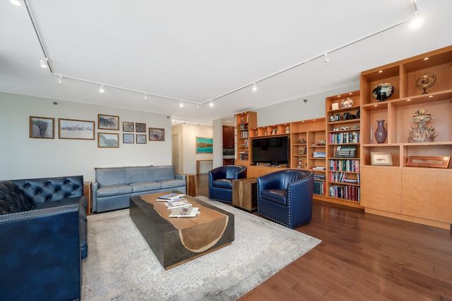 501 N Clinton Street 903, Chicago, IL 60654