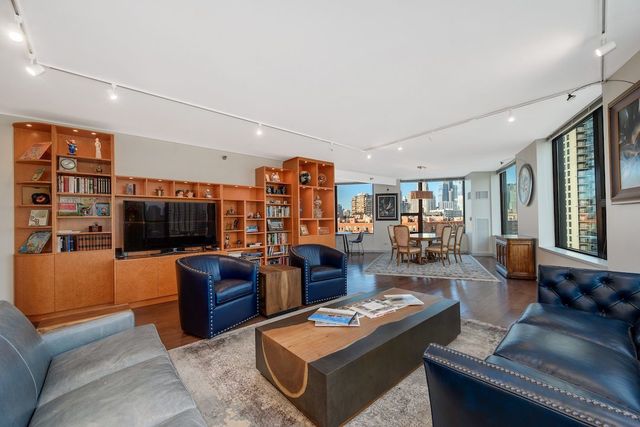 501 N Clinton Street 903, Chicago, IL 60654