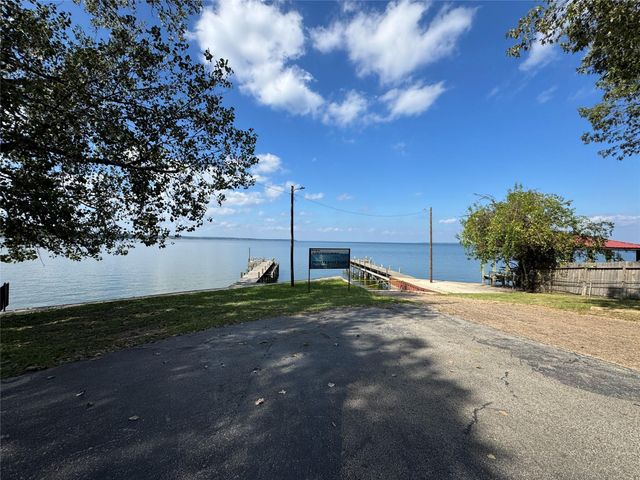 521 Southwood Shores Drive, Coldspring, TX 77331