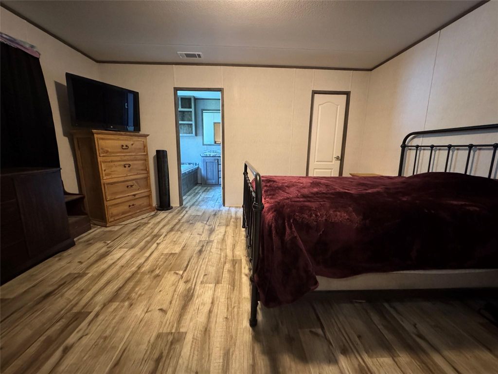 Image 12 of property listing at 521 Southwood Shores Drive, Coldspring, TX 77331