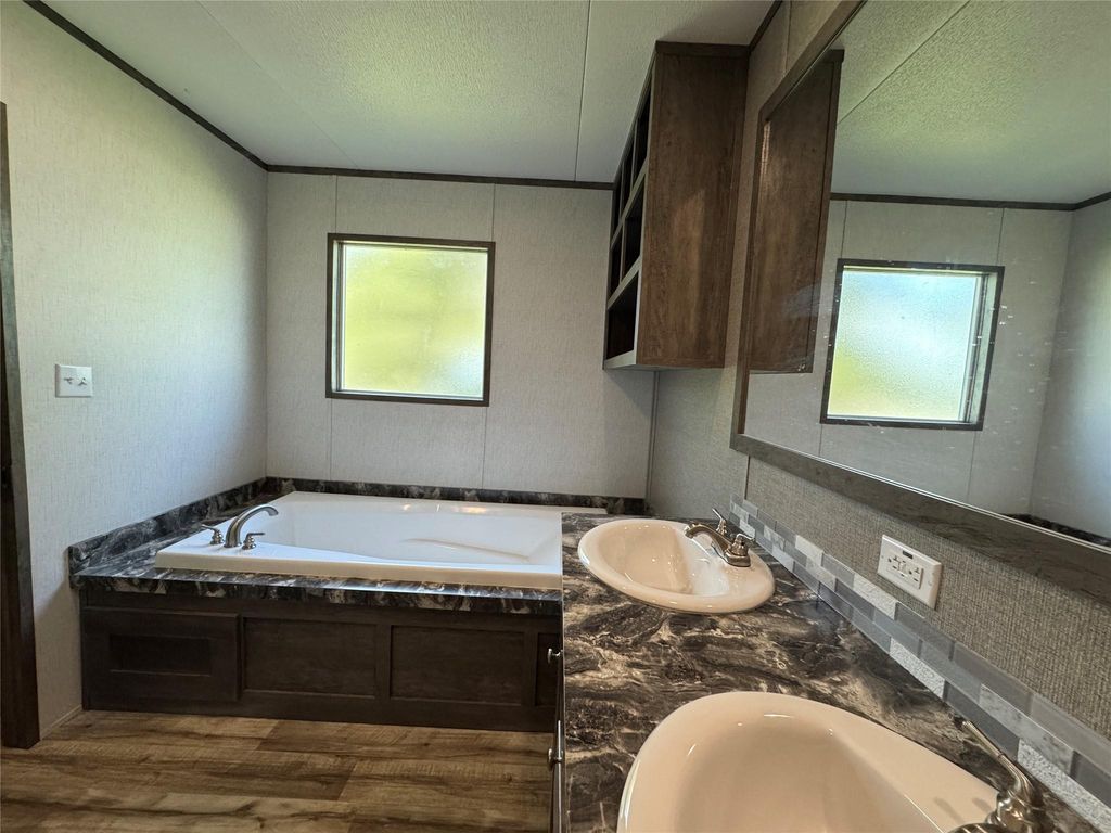 Image 14 of property listing at 521 Southwood Shores Drive, Coldspring, TX 77331