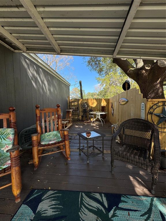 Image 20 of property listing at 521 Southwood Shores Drive, Coldspring, TX 77331