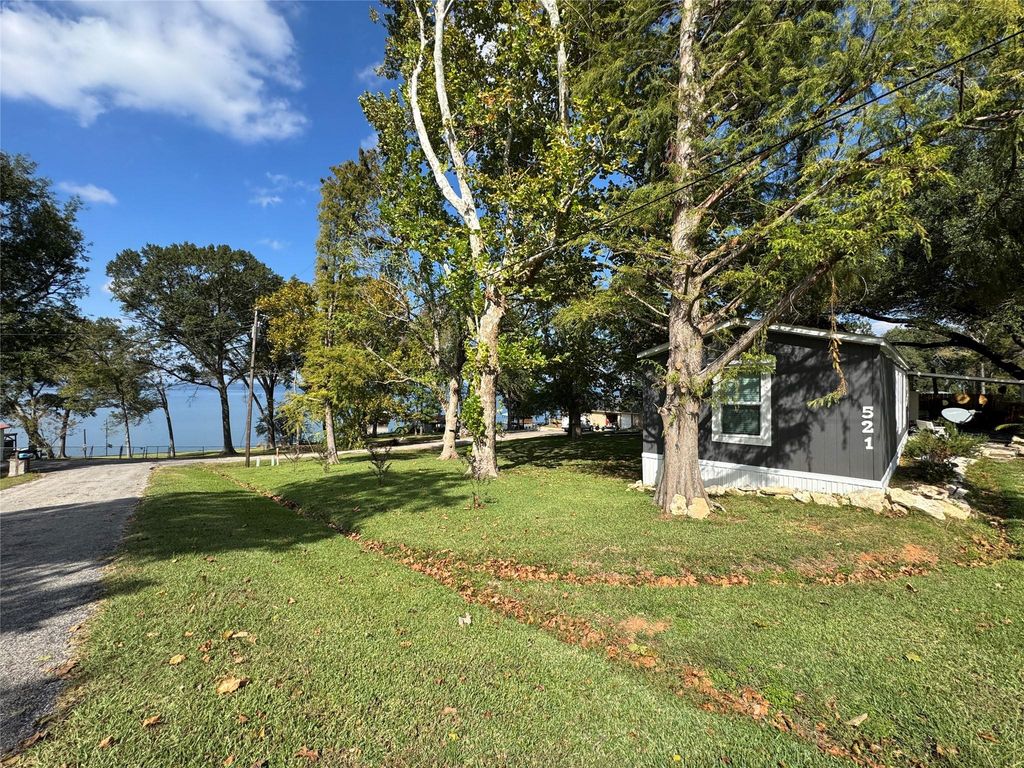 Image 24 of property listing at 521 Southwood Shores Drive, Coldspring, TX 77331