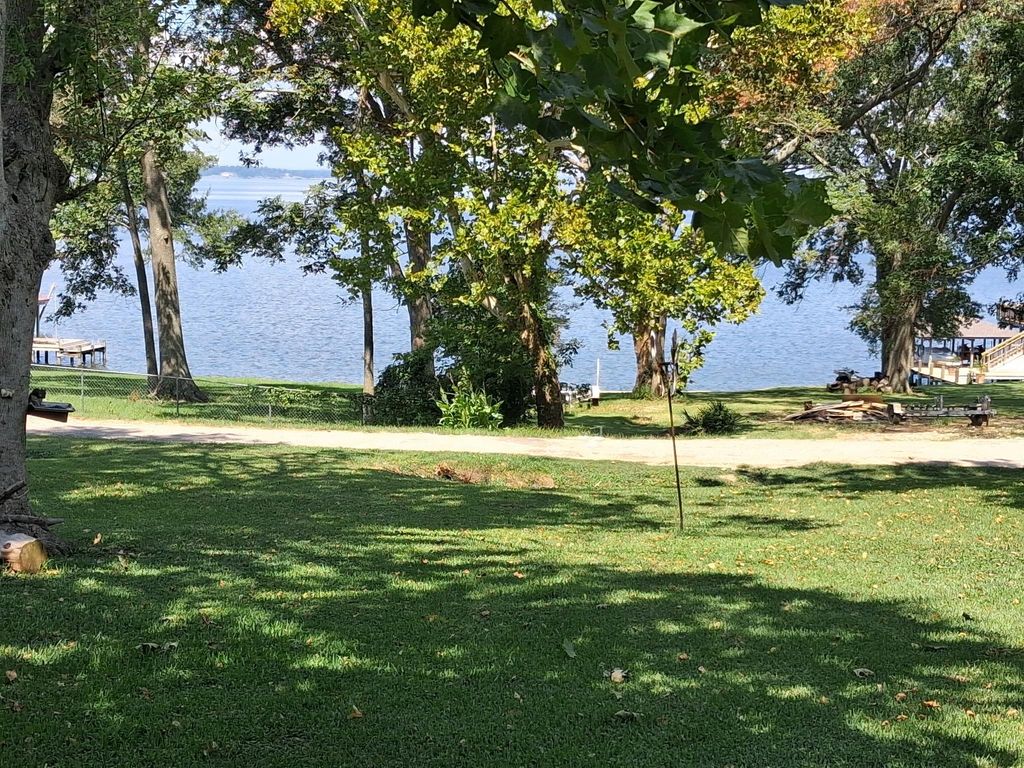 Image 3 of property listing at 521 Southwood Shores Drive, Coldspring, TX 77331
