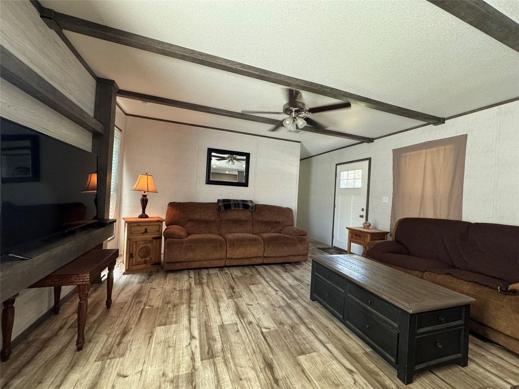 Image 8 of property listing at 521 Southwood Shores Drive, Coldspring, TX 77331