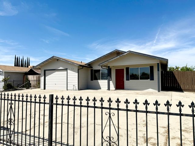 694 W Clay Avenue, Earlimart, CA 93219