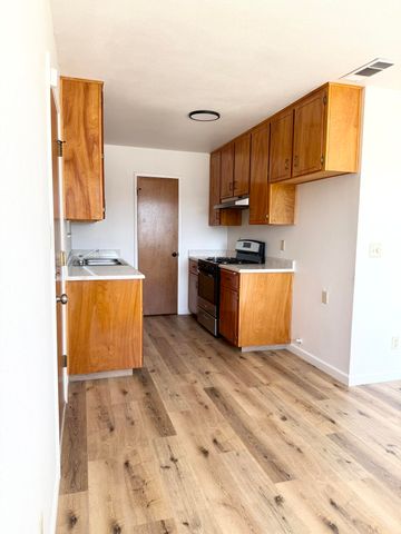 694 W Clay Avenue, Earlimart, CA 93219