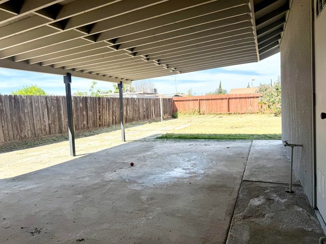 694 W Clay Avenue, Earlimart, CA 93219