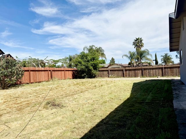 694 W Clay Avenue, Earlimart, CA 93219