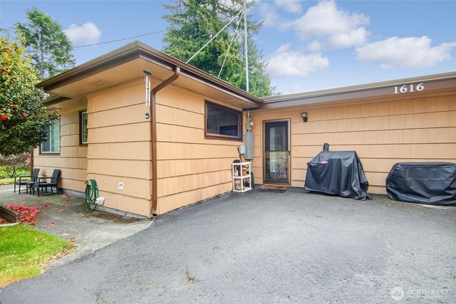 1608 Ruddell Road SE, Lacey, WA 98053