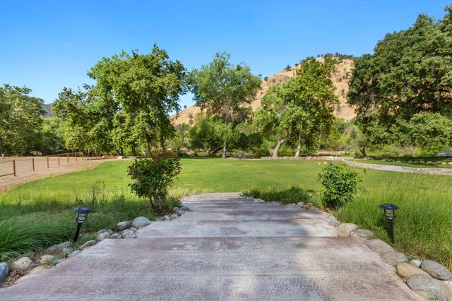 40863 Sierra Drive D, Three Rivers, CA 93271