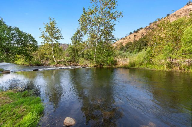 40863 Sierra Drive D, Three Rivers, CA 93271