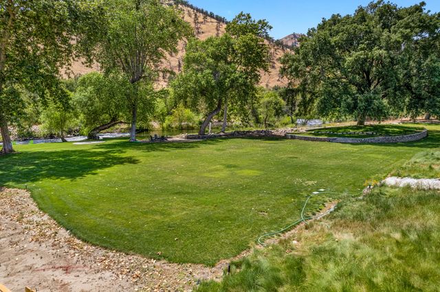 40863 Sierra Drive D, Three Rivers, CA 93271