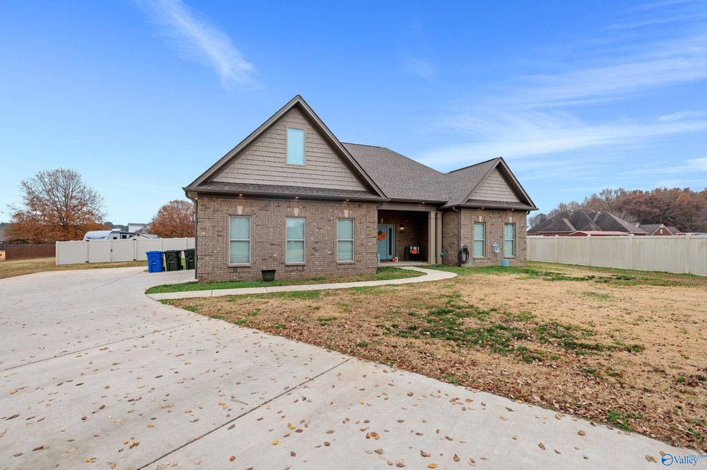 17338 Noble Circle, Athens, AL 35611
